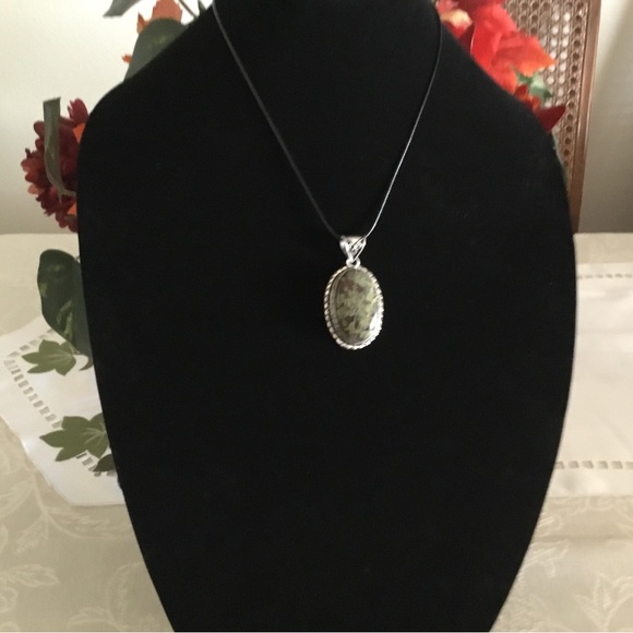 BLOODSTONE LARGE RAISED STONE STERLING SILVER FREE BLACK SILK CHAIN INCLUDED - Picture 2 of 7